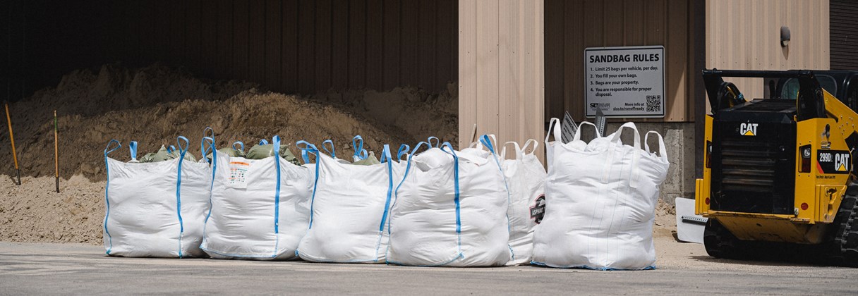 CDNIROL SANDBAG RULES 1. 25 bags per vehicle, per day. 2. fill bags. 3. Bags are your property. •re responsible for info •t